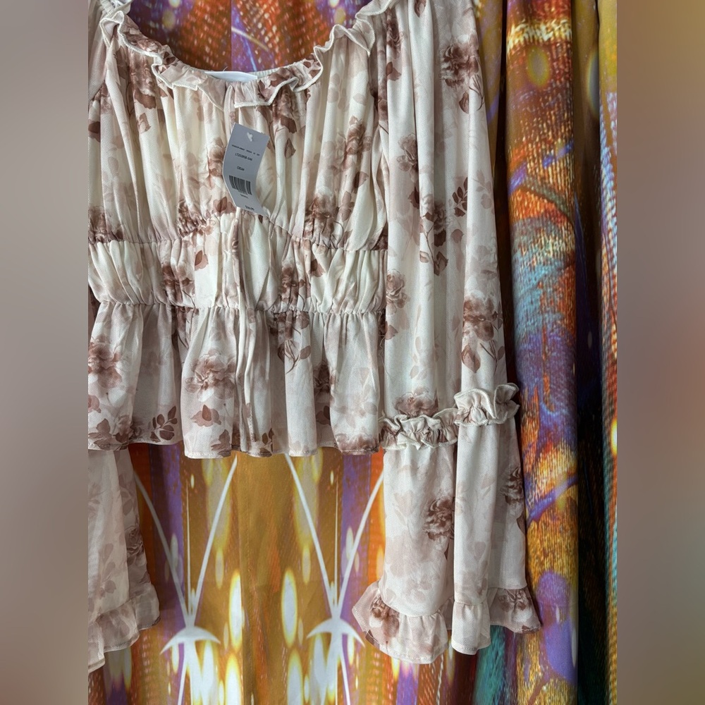 Floral Ruffled Blouse ✨ NWT - Picture 2 of 7